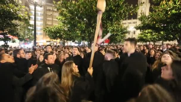 Queima das Fitas - feest van de studenten van Portugese universiteiten. — Stockvideo