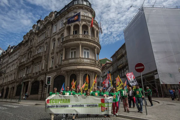 Viering van de dag van de arbeid in Oporto centrum — Stockfoto