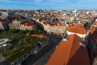 Eski şehir merkezinde Porto görüntülemek