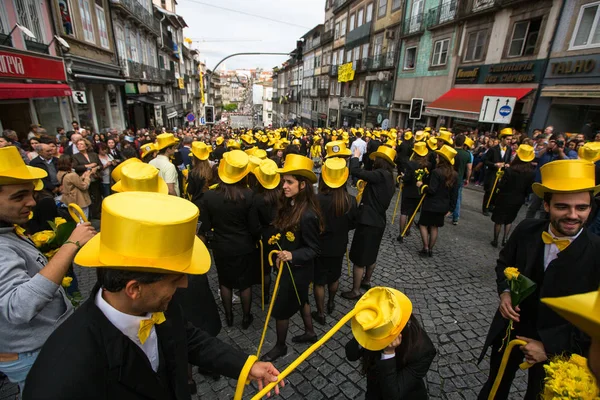 Deelnemers van Queima Das Fitas Parade — Stockfoto