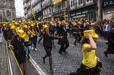  Queima Das Fitas Parade katılımcıların 
