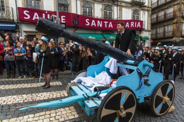  Portekiz üniversiteleri öğrencilerinin geleneksel şenlik