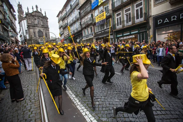 Fiesta tradicional de los estudiantes de las universidades portuguesas — Foto de Stock