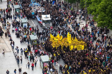  Portekiz üniversiteleri öğrencilerinin geleneksel şenlik