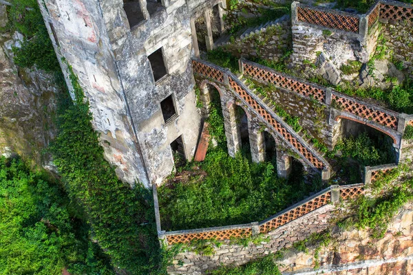 Terk edilmiş konut yapı, — Stok fotoğraf