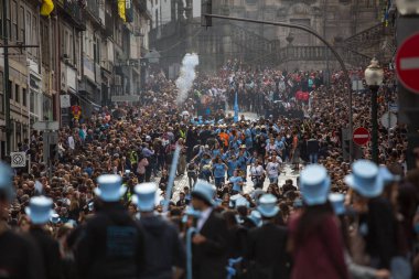  Portekiz üniversiteleri öğrencilerinin geleneksel şenlik