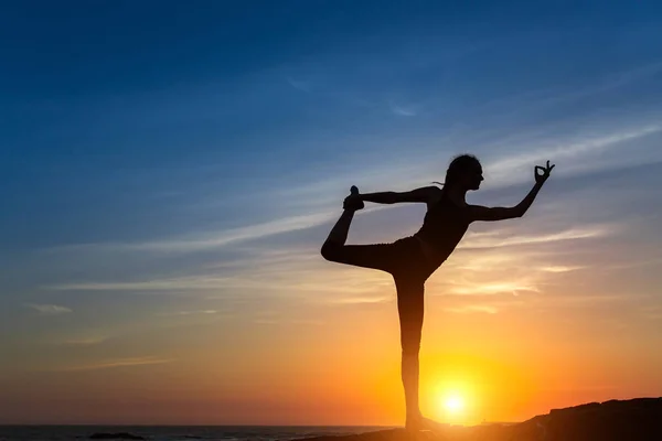 Silueta de mujer yoga —  Fotos de Stock