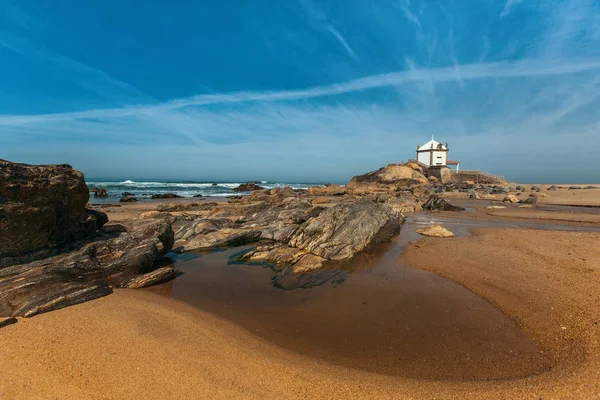 Miramar Beach en kapel Senhor da Pedra — Stockfoto