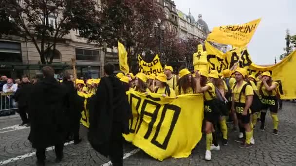 Tradycyjne święta studentów uniwersytetów portugalskich — Wideo stockowe