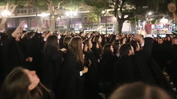 Traditionele feest van studenten van Portugese universiteiten — Stockvideo