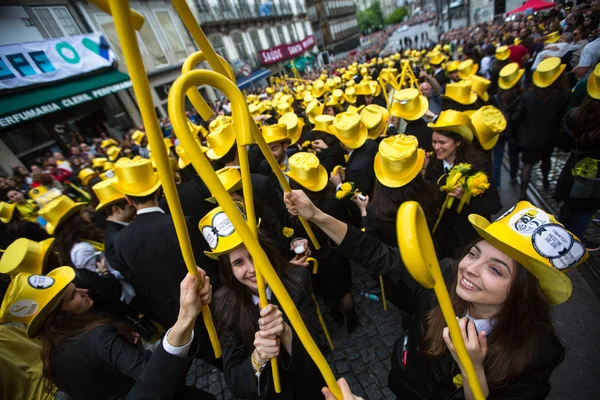 Fiesta tradicional de los estudiantes de las universidades portuguesas — Foto de Stock