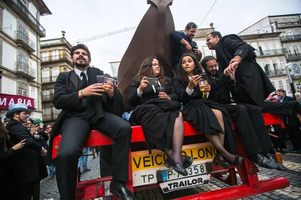 Traditionella festligheter av studenter vid portugisiska universitet — Stockfoto
