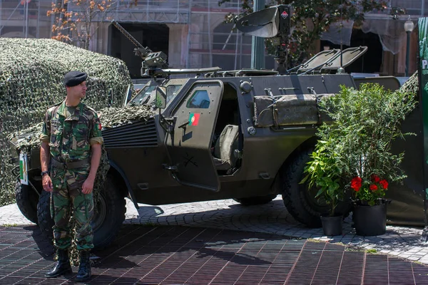 Demonstration of the military equipment — Stock Photo, Image