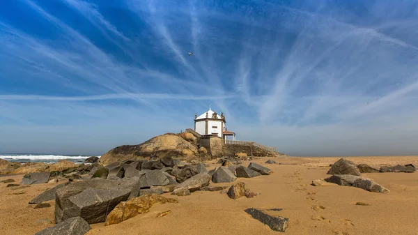Miramar Beach en kapel Senhor da Pedra — Stockfoto