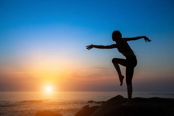 Dancing silhouette of  woman — Stock Photo, Image