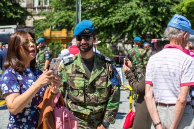 gösteri askeri teçhizat