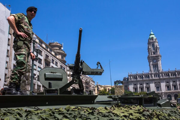 Demonstration of the military equipment — Stock Photo, Image