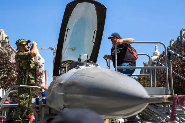 Demonstration of the military equipment — Stock Photo, Image