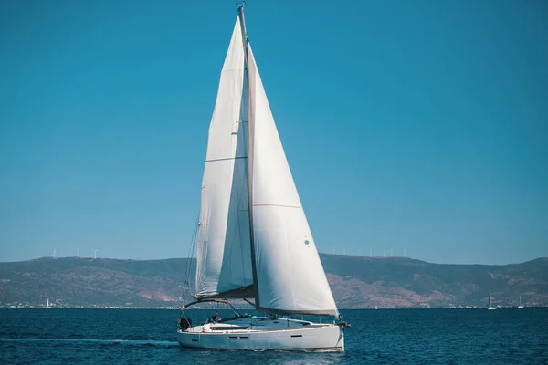 Sailing ship luxury yacht — Stock Photo, Image