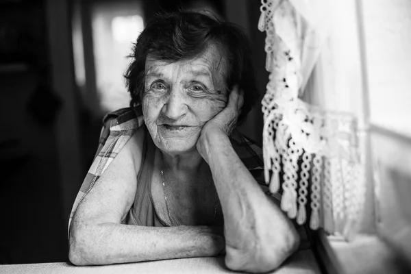 Retrato de anciana —  Fotos de Stock