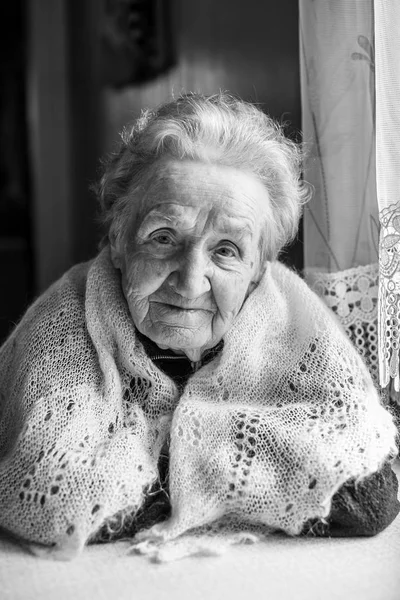 Retrato de anciana —  Fotos de Stock