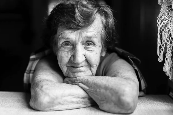 Portrait of elderly woman — Stock Photo, Image