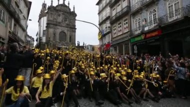 Queima Das Fitas Parade - Portekizce üniversitelerin öğrencilerine şenlik