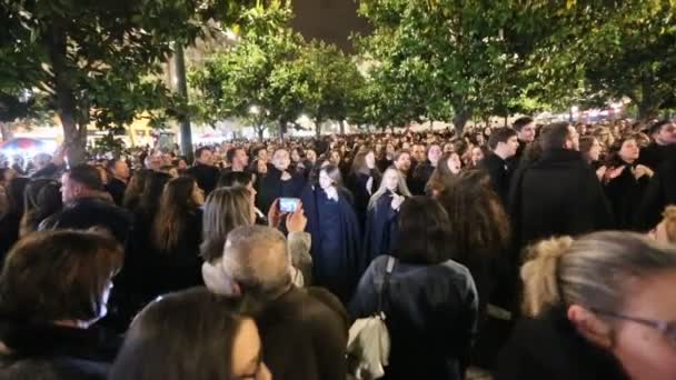 Queima das が近づくにつれて - ポルトガルの大学の学生の祝祭 — ストック動画