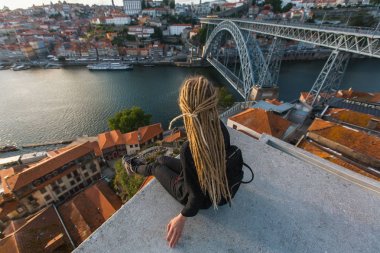 Ben köprü Dom Luis karşısında kadın 