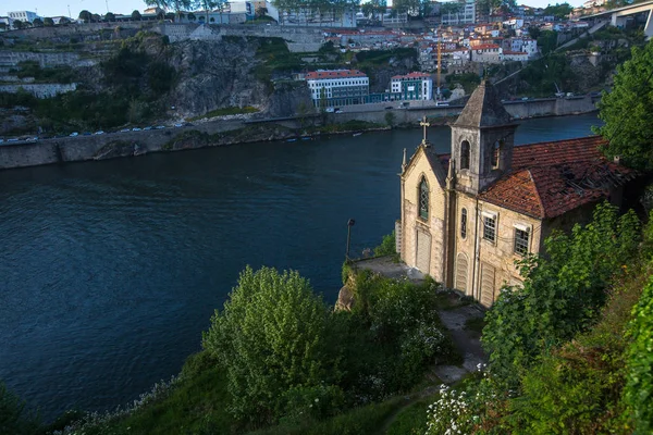 Capela abandonada no antigo Porto — Fotografia de Stock