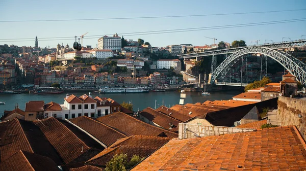 Douro Fluss und dom luis i Brücke — Stockfoto