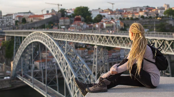 Woman on the Douro river — Stock Photo, Image