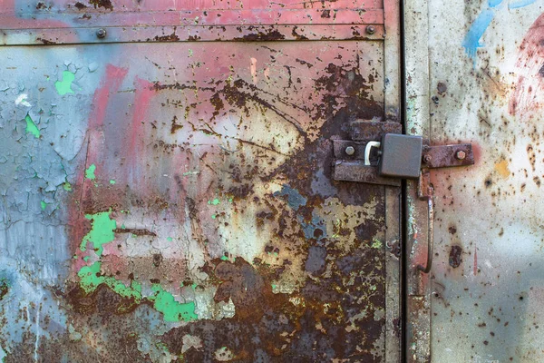 纹理金属墙和门 — 图库照片