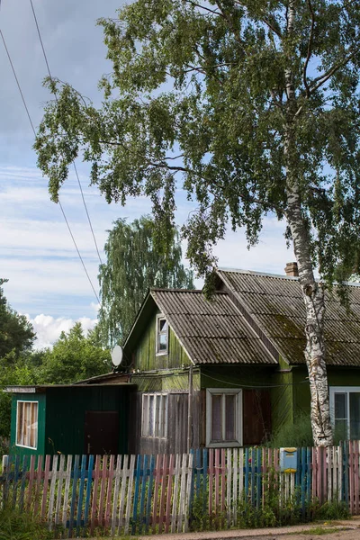 Haus in Siedlung im Leningrader Gebiet — Stockfoto