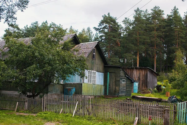 Maison en bois résidentielle typique — Photo