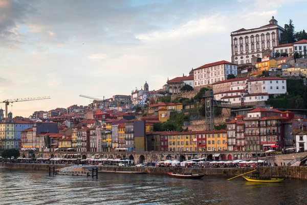 강 Douro 및 Ribeira의 보기 — 스톡 사진