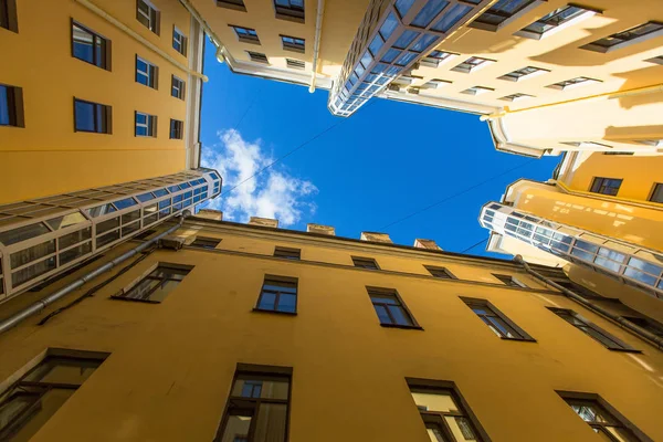 St. Petersburg şekillerde yapısı