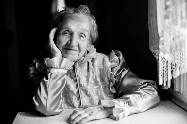Портрет слов'янських бабусі — стокове фото