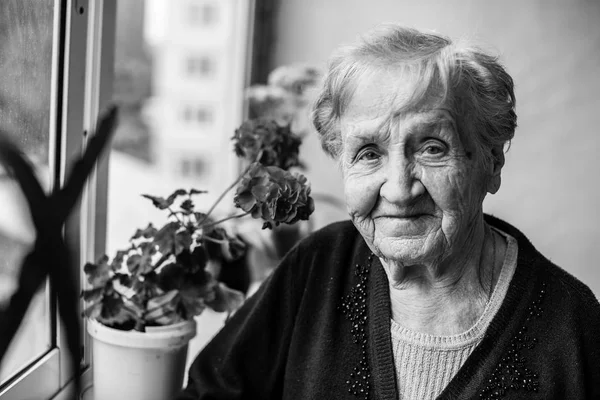 Portrait of an elderly woman — Stock Photo, Image