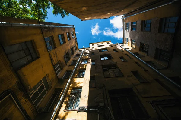 Saint Petersburg şekillerde yapısı