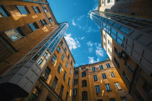 Saint Petersburg şekillerde yapısı