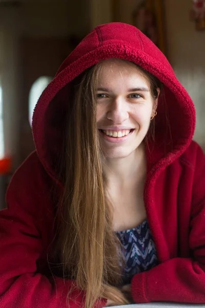 Mujer con chaqueta roja —  Fotos de Stock