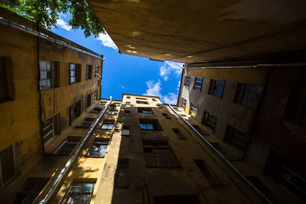 Saint Petersburg şekillerde yapısı