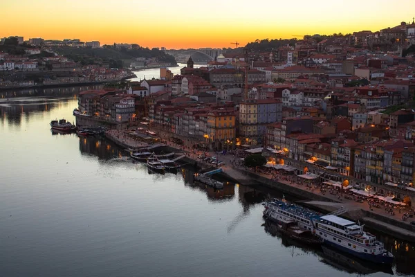 Río Duero y Ribeira desde el puente Dom Luis I — Foto de Stock