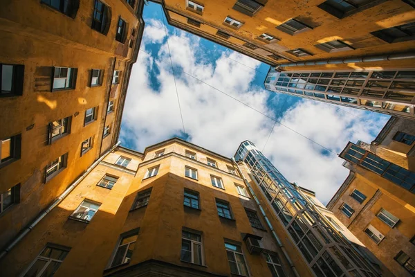 Saint Petersburg şekillerde yapısı