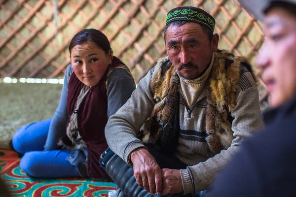 Família cazaque de caçadores — Fotografia de Stock