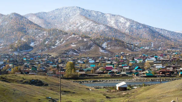 Altay βουνά κοντά στο το χωριό των Onguday — Φωτογραφία Αρχείου