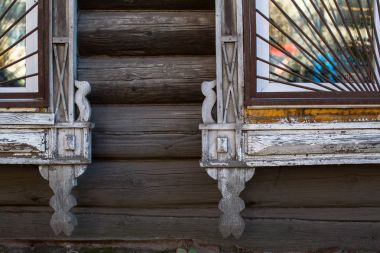 Tomsk, Batı Sibirya, Rusya eski evlerde üzerinde parçaları oyma ahşap döşeme.