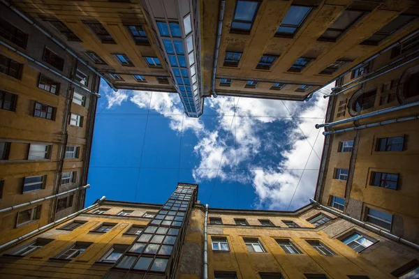 Courtyard structure shapes — Stock Photo, Image