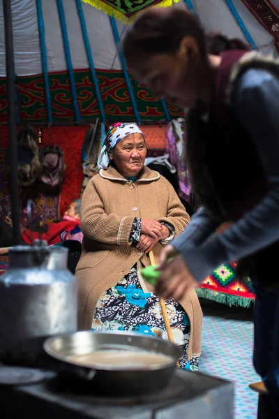 Kazak aile avcı — Stok fotoğraf